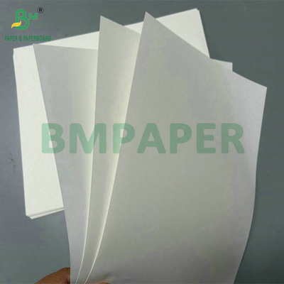 120 گرم 150 گرم کاغذ کرافت بازیافت شده رنگ سفید برای کیسه های خرید 66 سانتی متری