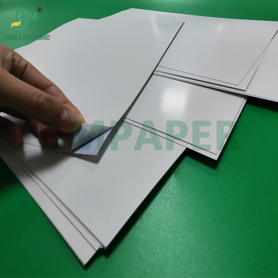 ۳۰۰ گرم ۳۲۰ گرم کاغذهای آبی C2S برای کارت بازی ۷۱ × ۶۵ سانتی متر صافی بالا