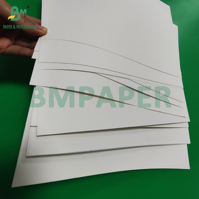200 گرم 250 گرم کاغذ کرافت سفید برای کیسه های خرید مقاوم در برابر اشک 72 x 102 سانتی متر