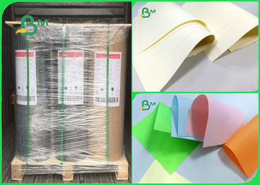 60 70 80gsm کاغذ بدون چوب / کاغذ آفست کرم یا رنگ دیگر در رول